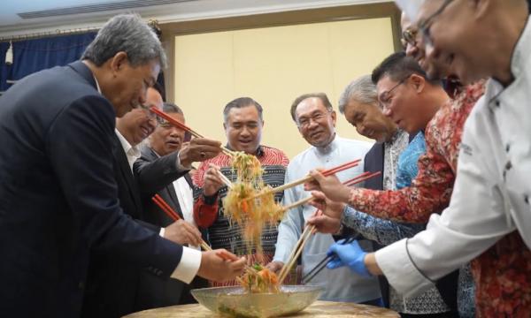 Cabinet members usher in CNY with festive ‘yee sang’ toss